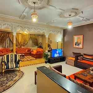 Apartment Oranger Family House Center, Private Large House, Terasse Garden View, Free Parking